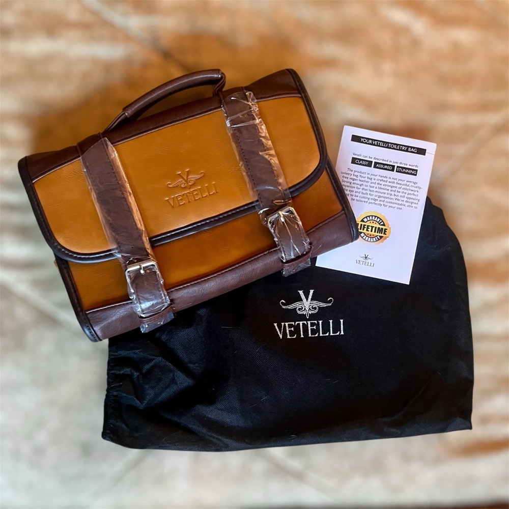 Vetelli Hanging Toiletry Bag